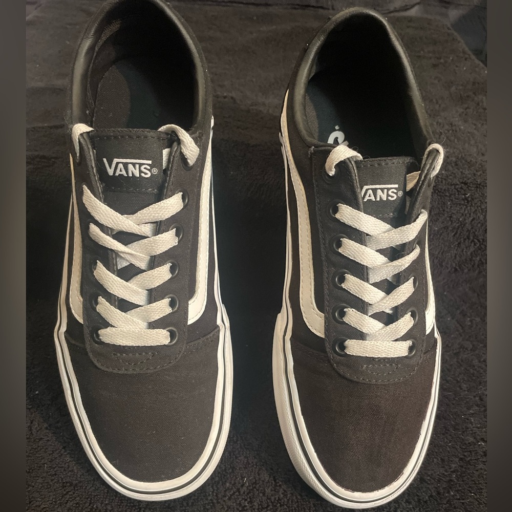 VANS WARD WOMENS SNEAKERS SIZE 8